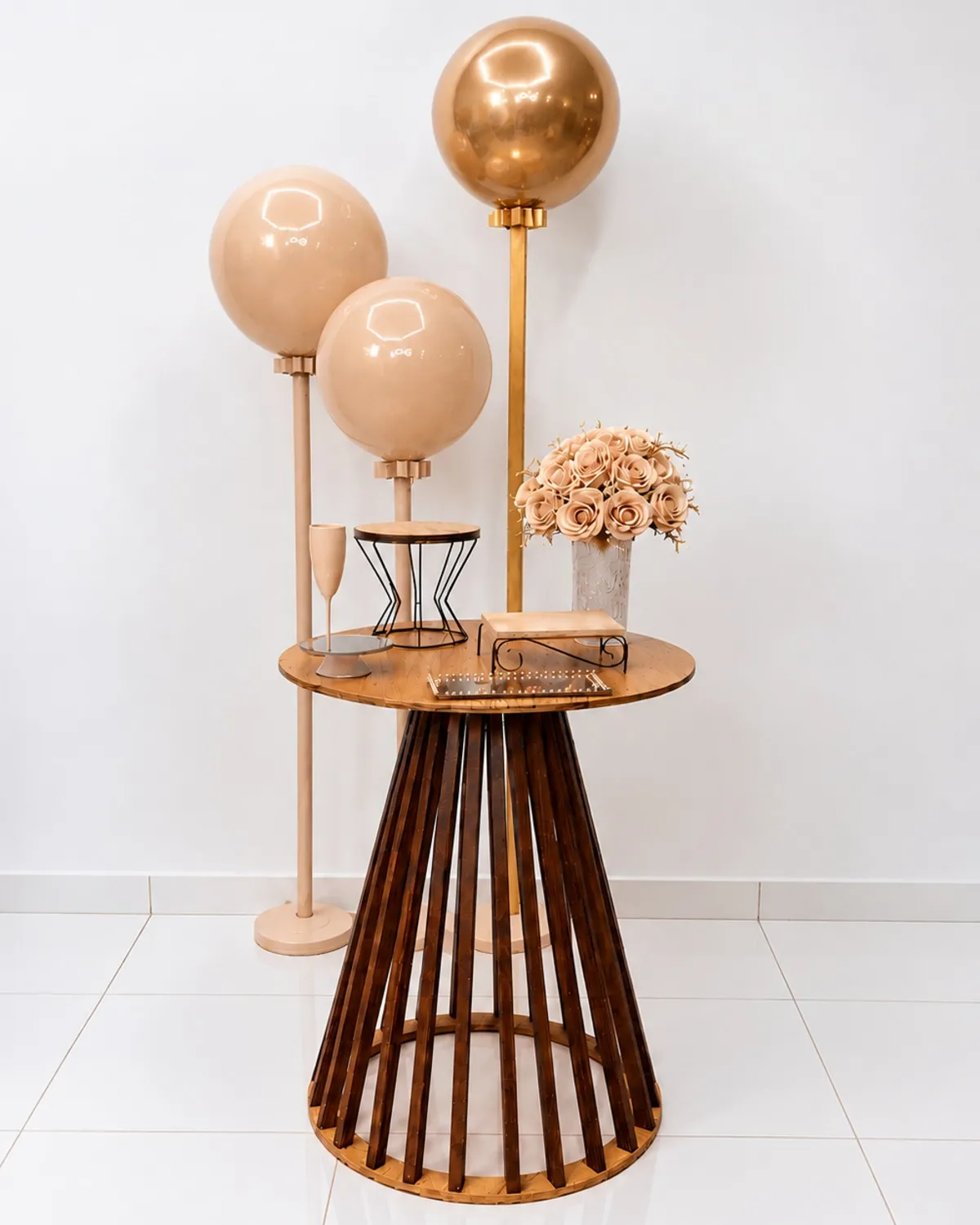 festa na mesa / balão nude e dourado