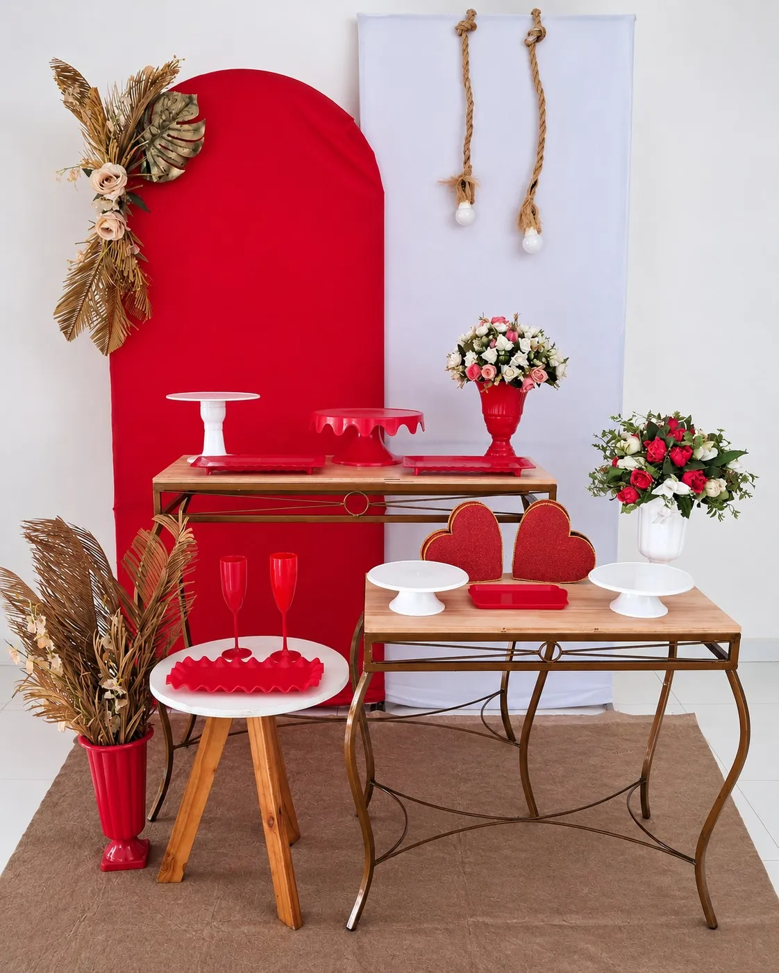 PAINEL ROMANO VERMELHO E BRANCO