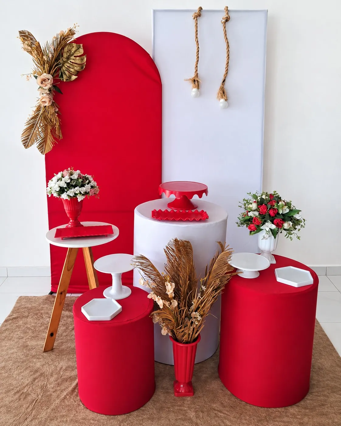 PAINEL ROMANO VERMELHO E BRAMCO