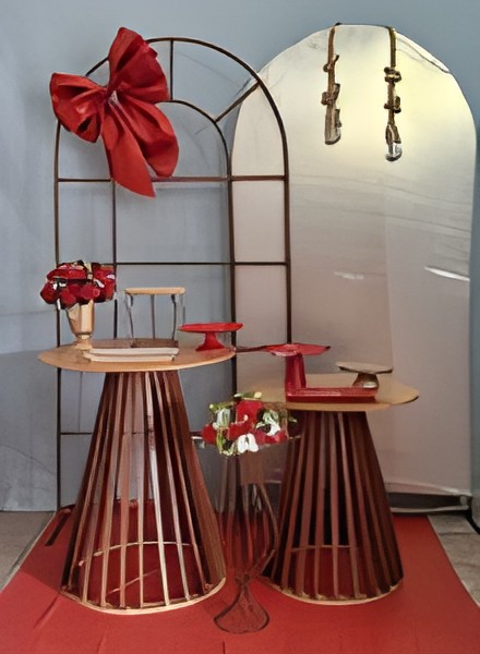 laço vermelho / janela / romano 2