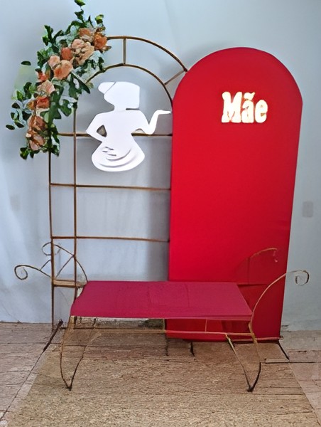 cenario dia das maes vermelho